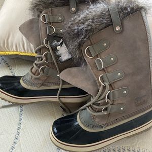 Sorel weatherproof boots